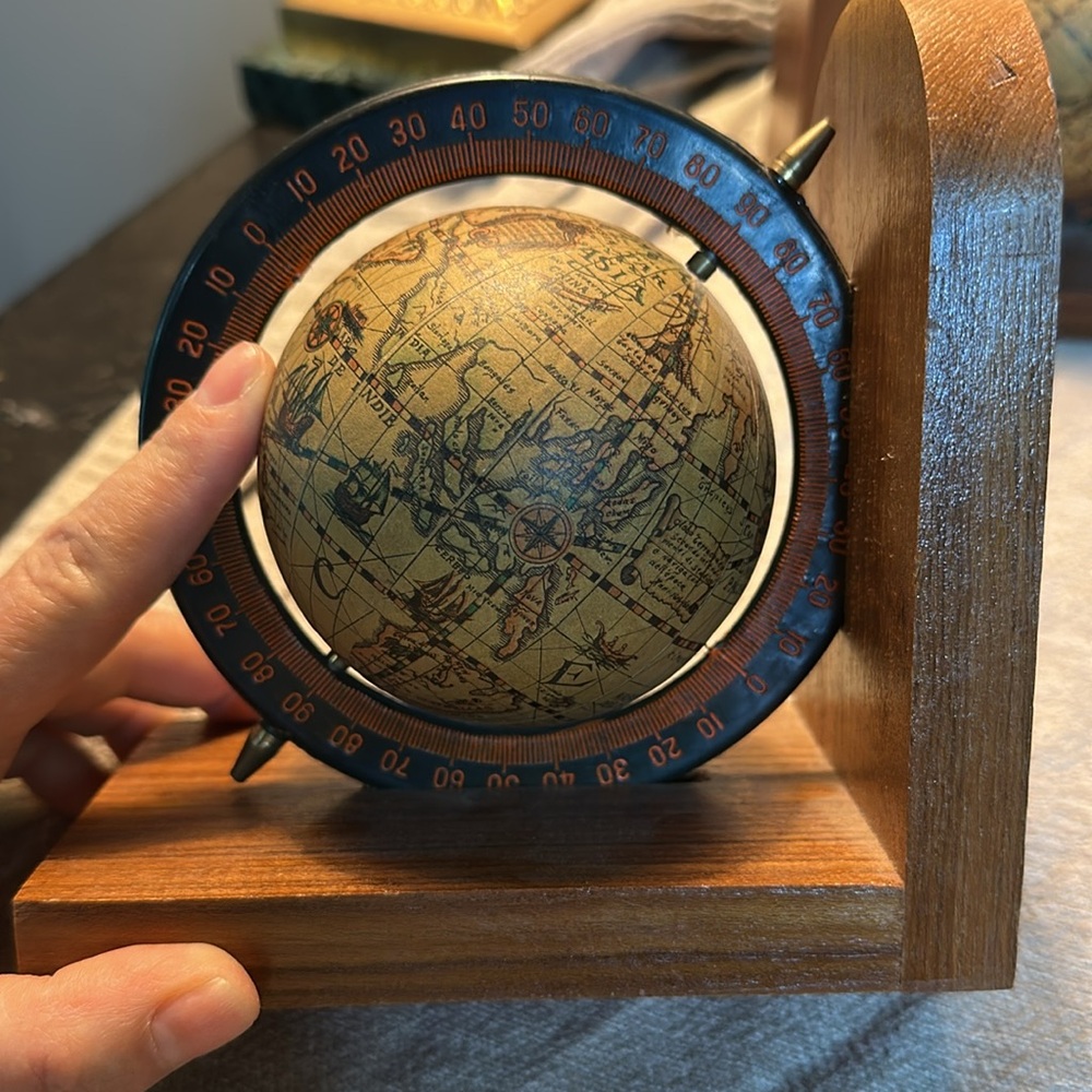 Vintage old world 🌎 Globe Bookends - Picture 6 of 16